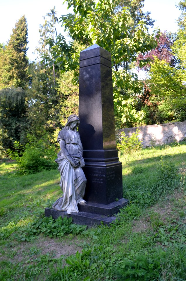 Diez, Robert-Heck-Park, Grabstein (4)