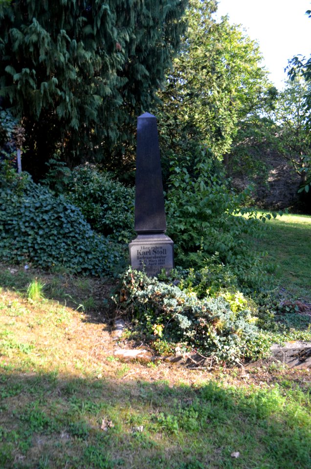 Diez, Robert-Heck-Park, Grabstein (5)