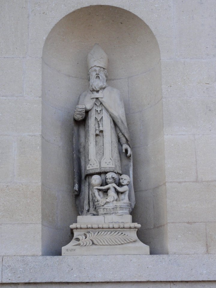 Dieue-sur-Meuse (Meuse) église (04) statue façade