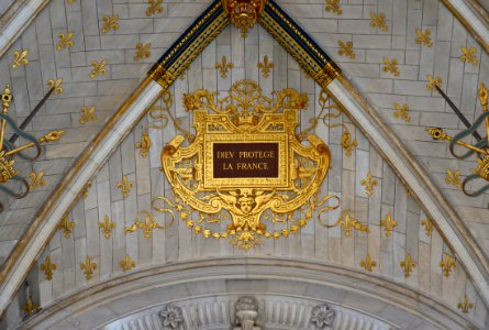 Dieu protège la France Plafond chapelle Chantilly photo