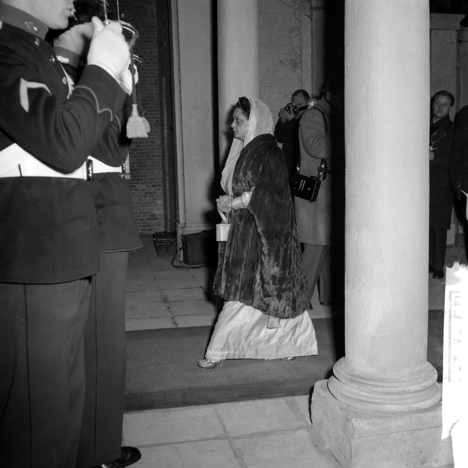 Diplomatendiner op Huis ten Bosch , de begum Liaquat Ali Khan, Bestanddeelnr 912-0206