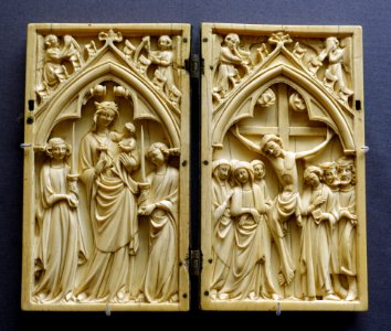 Diptych with the Virgin Mary and the Crucifixion, France or Rhineland, 1350-1400, ivory - Museum Schnütgen - Cologne, Germany - DSC00158