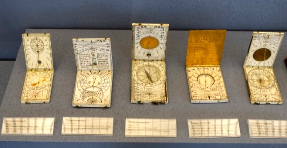 Diptych sundials, Nurember, 16th and 17th century, ivory, brass - Germanisches Nationalmuseum - Nuremberg, Germany - DSC03749