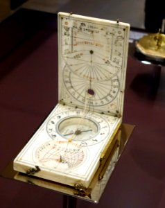Diptych sundial, Leonhard Miller workshop, Nuremberg, c. 1630, ivory - Mathematisch-Physikalischer Salon, Dresden - DSC07934