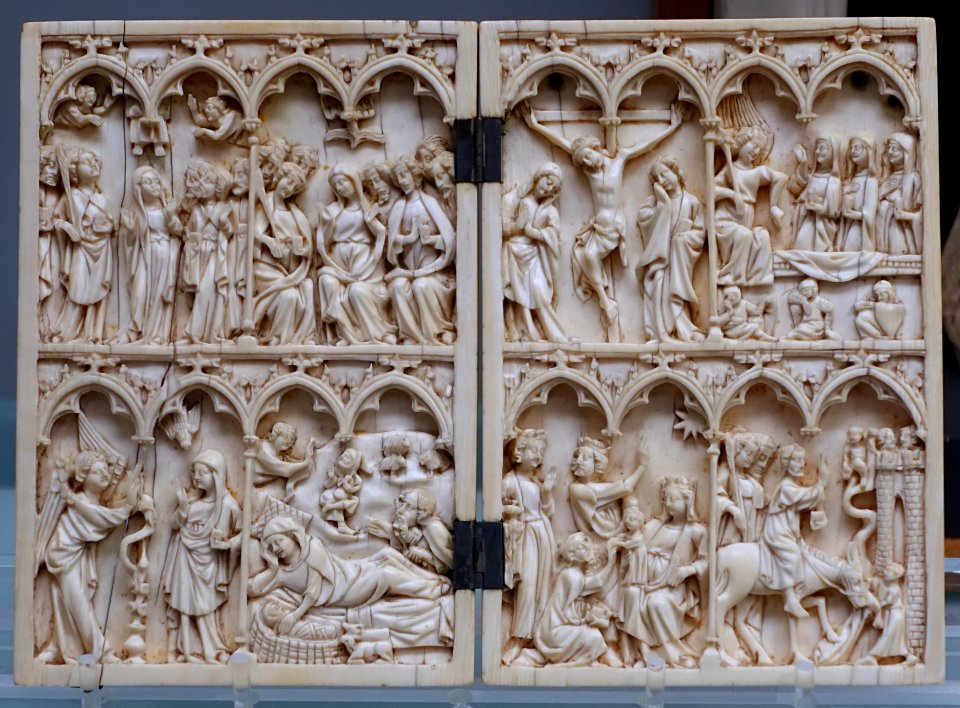 Diptych with scenes from the lives of Mary and Jesus, France, 14th century, ivory - Cinquantenaire Museum - Brussels, Belgium - DSC08584