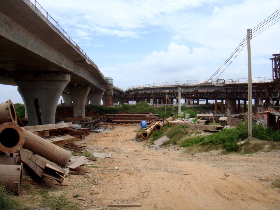Dinghai Bridge - under construction in 2015 08 - 04