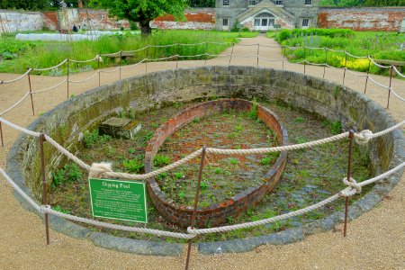 Dipping Pool - Walled Garden, Shugborough Estate - Staffordshire, England - DSC00010