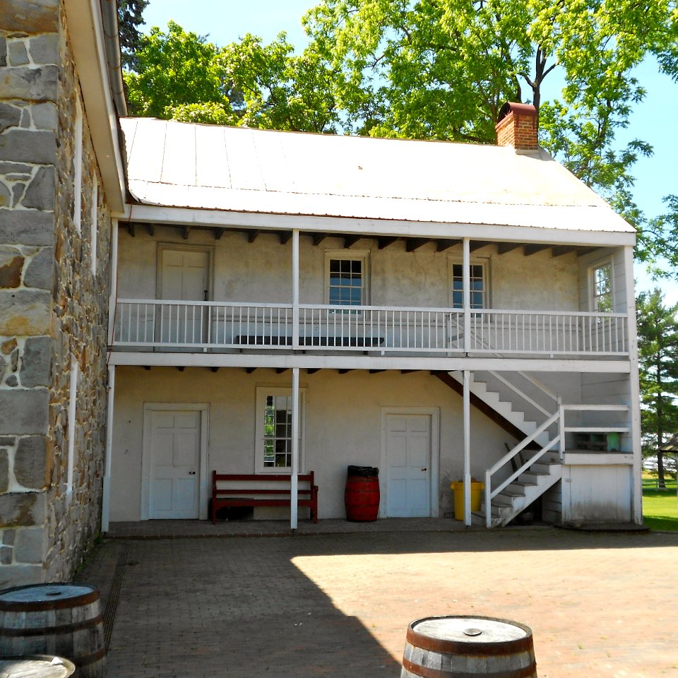 Dills Tavern rear el