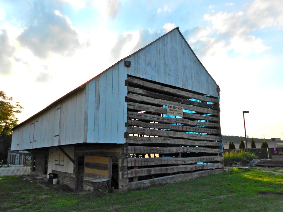 Dills Tavern barn YorkCo PA