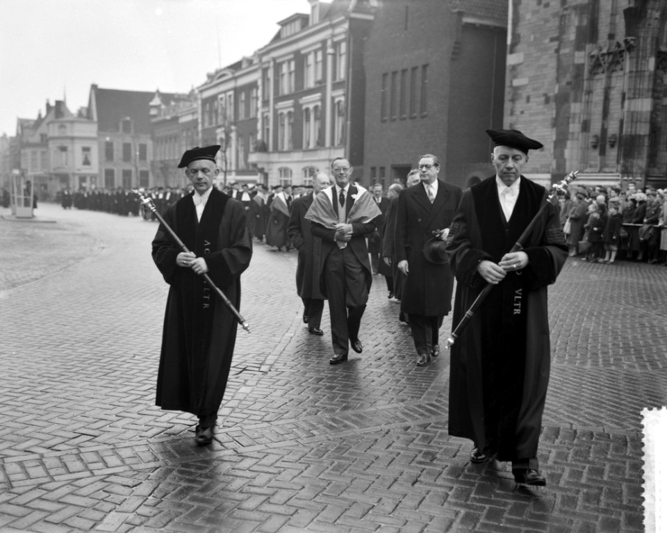 Diesviering van de Rijksuniversiteit te Utrecht, Prins Bernhard in de stoet van , Bestanddeelnr 911-1204