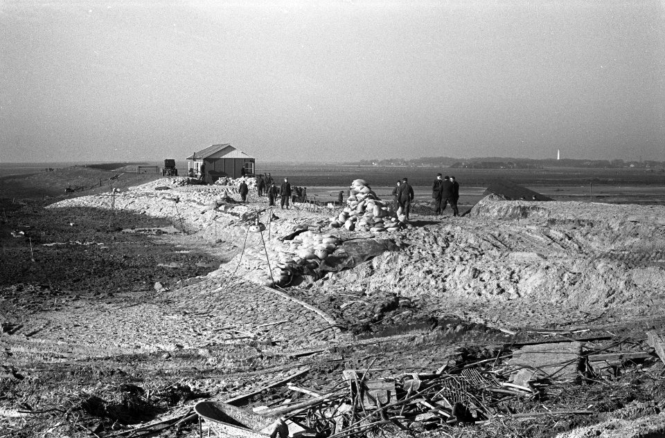 Dijkdichting op Schiermonnikoog door landmacht (200 man), Bestanddeelnr 913-5493