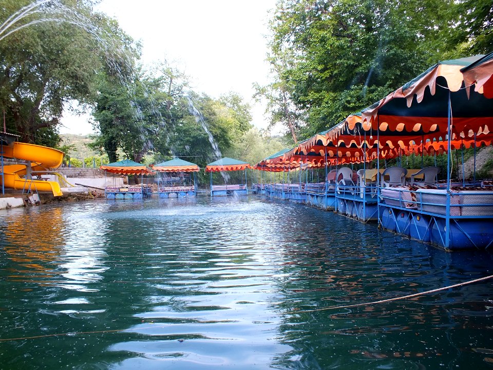 Dim Çayı çay bahçesi