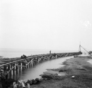 Dijkaanleg in Zuiderzee voor Zuid-oostpolder bij Kampen, Bestanddeelnr 904-0592
