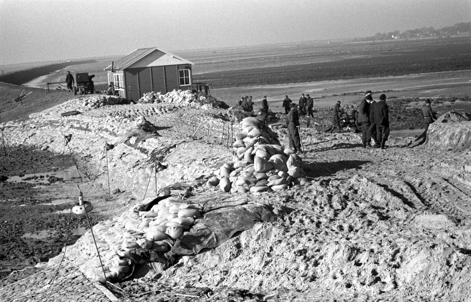 Dijkdichting op Schiermonnikoog door landmacht (200 man), Bestanddeelnr 913-5492