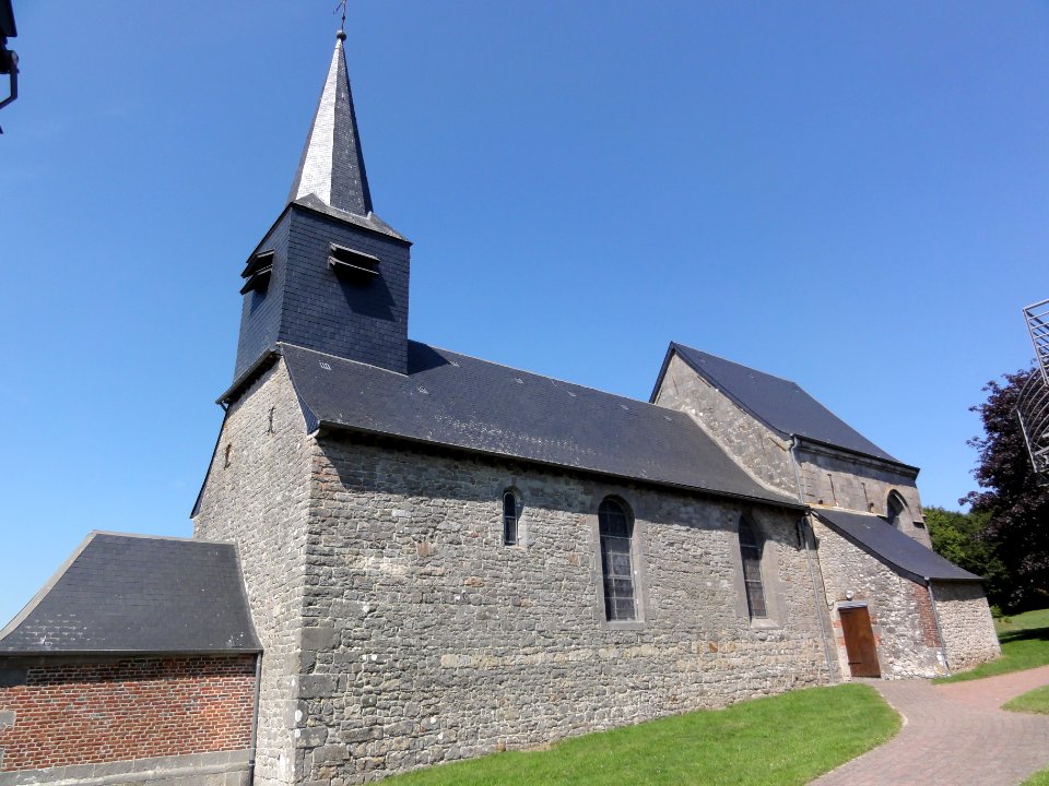 Dimont (Nord, Fr) église, vue latérale