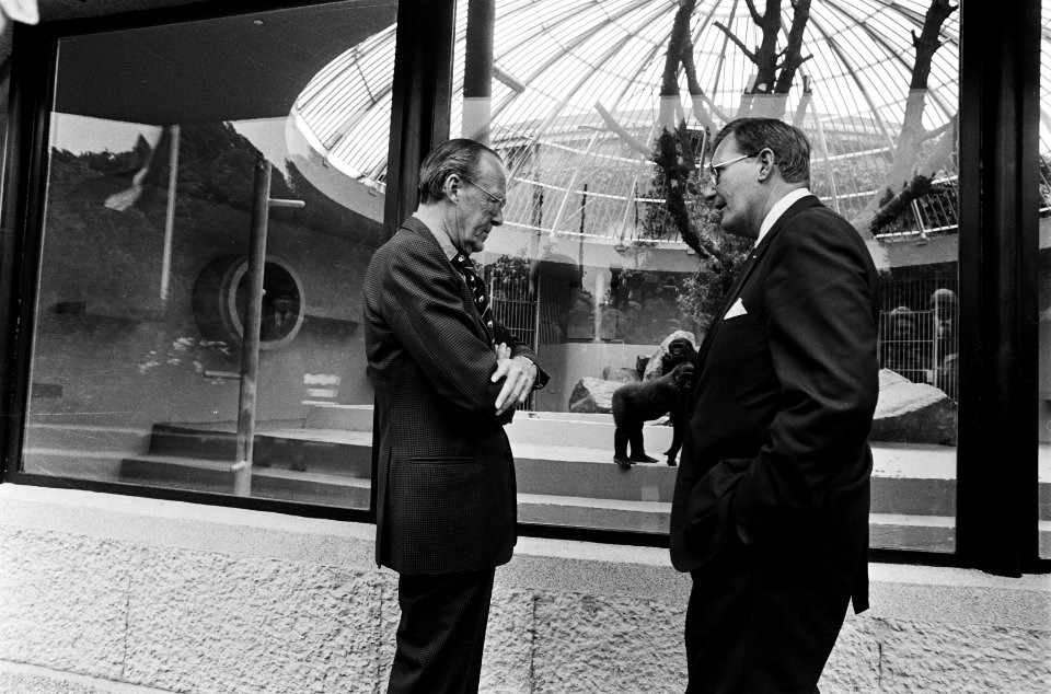 Dierentuinen, prinsen, apen, Bernhard, prins (1911-2004), Bestanddeelnr 930-3072