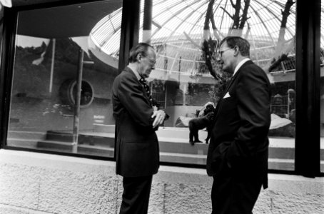 Dierentuinen, prinsen, apen, Bernhard, prins (1911-2004), Bestanddeelnr 930-3072
