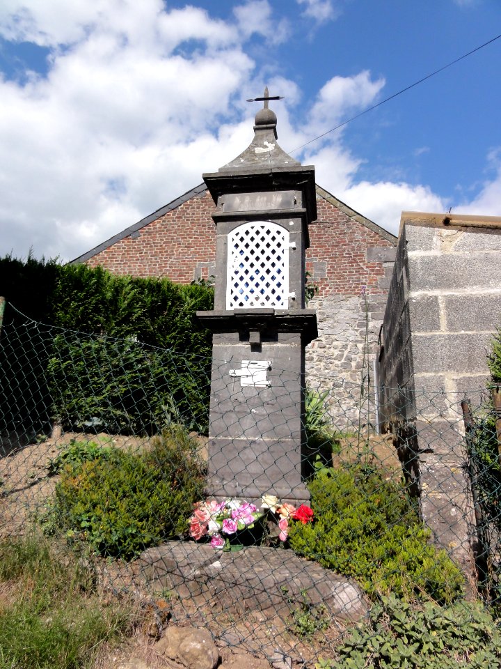 Dompierre-sur-Helpe (Nord, Fr) oratoire N.D.des 7 douleurs