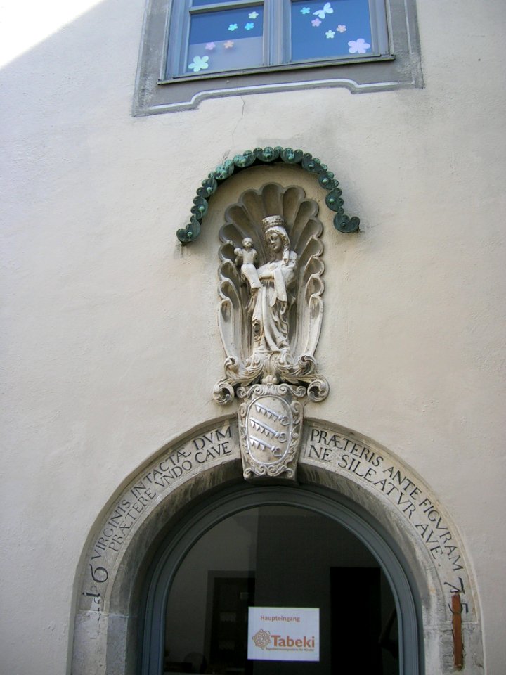 Domplatz 3 Eichstätt -Portal mit Wappen (1)