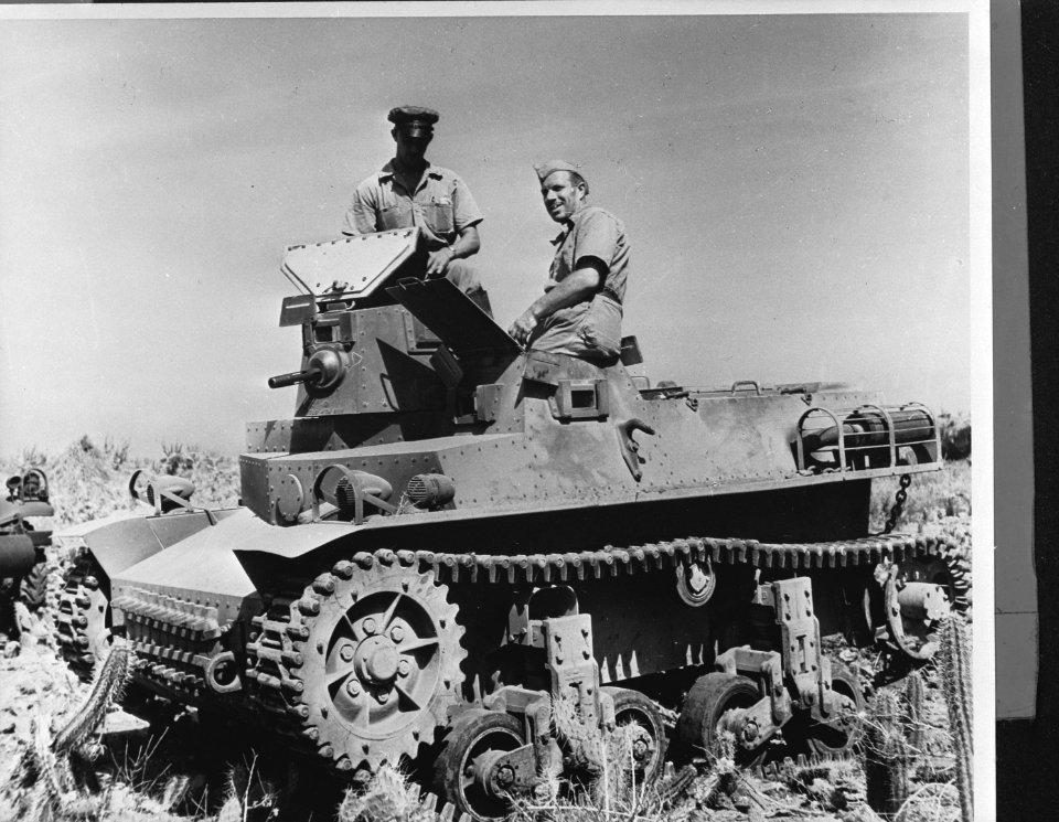 Dutch West Indies. Curacao. Light tanks in cactusfield near Willemstad West-Ind, Bestanddeelnr 935-1410