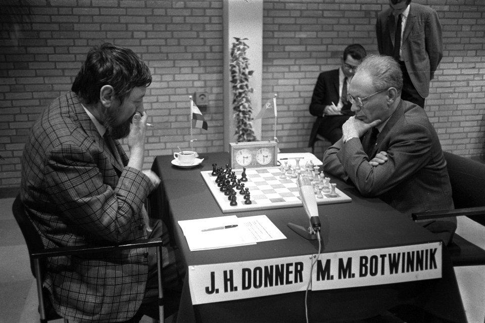 Donner (links) en Botvinnik, Bestanddeelnr 923-4496