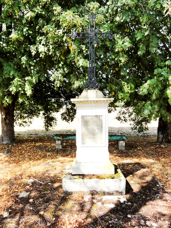 Dompcevrin (Meuse) croix de chemin