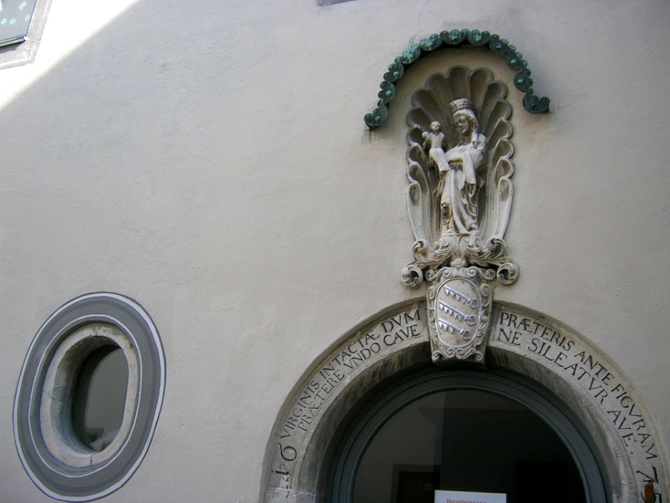 Domplatz 3 Eichstätt -Portal mit Wappen (2)