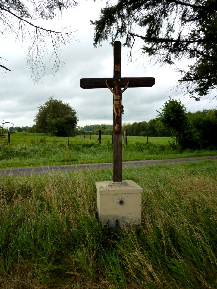 Dommery (Ardennes) croix de chemin D27 ouest