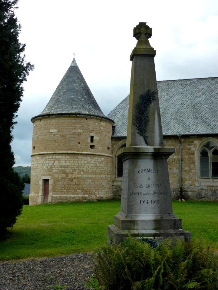 Dommery (Ardennes) monument aux morts, tour défensive de l'église