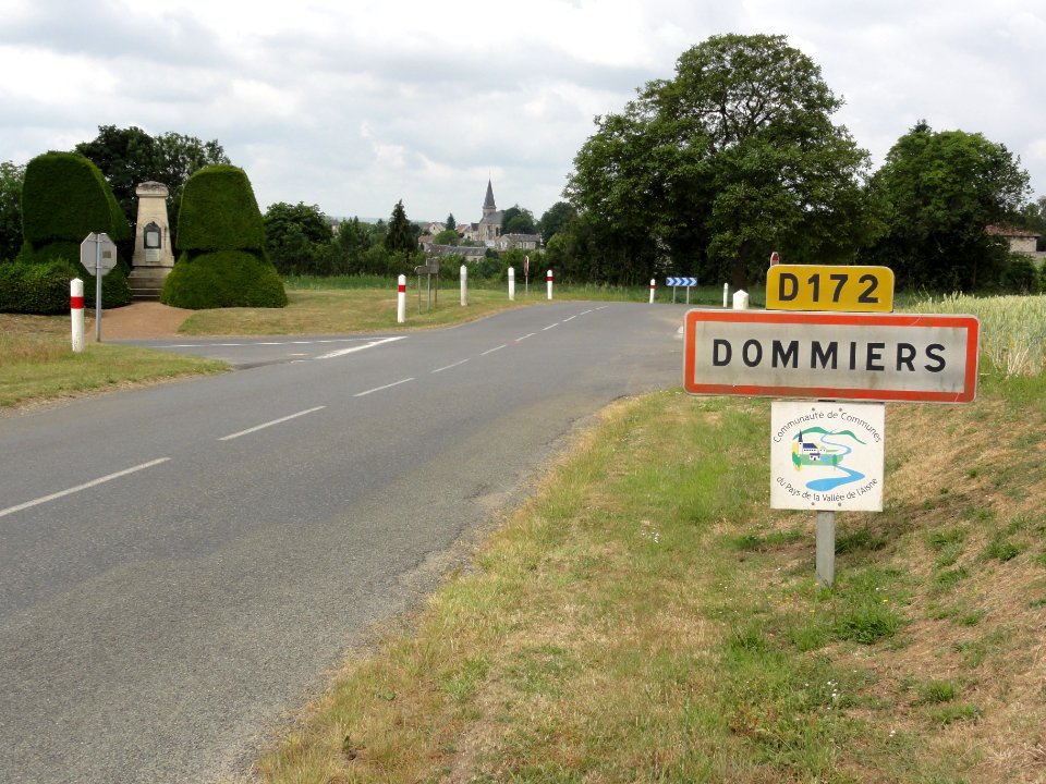 Dommiers (Aisne) city limit sign
