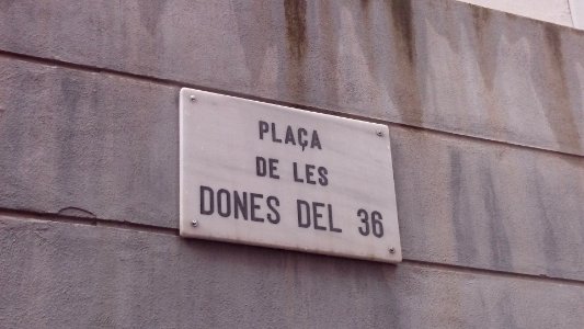 Dones del 36 square - plaque