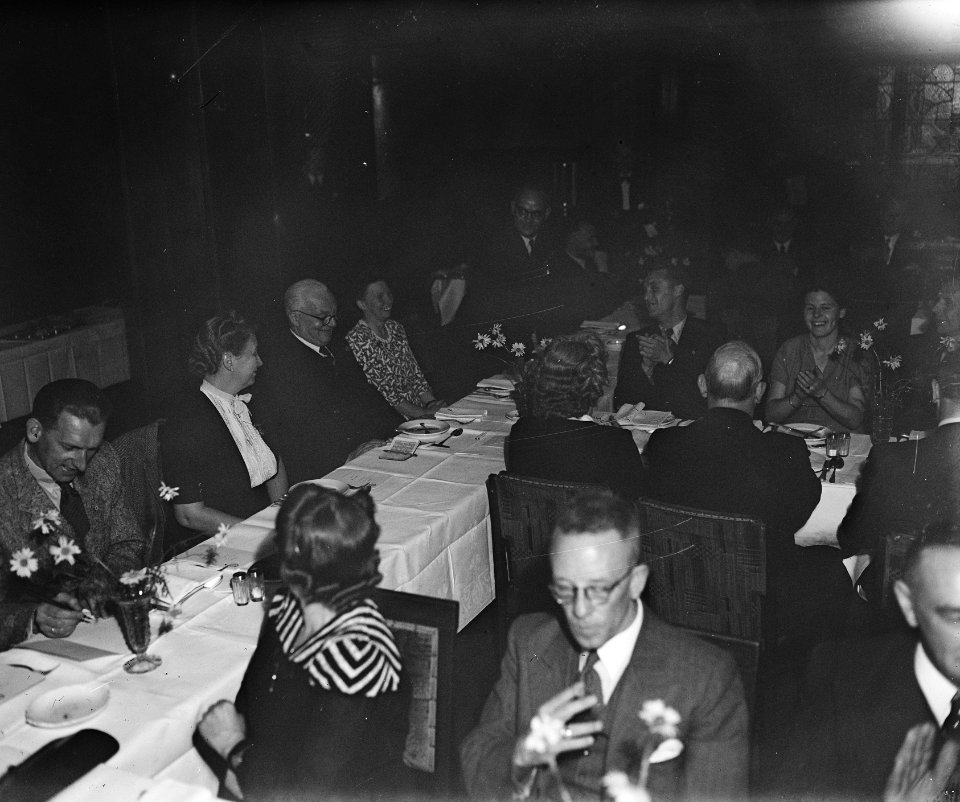 Diner in De Kroon Blauw-wit, Bestanddeelnr 902-7817