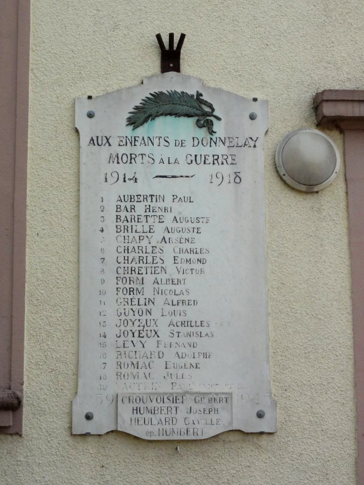Donnelay (Moselle) plaque monument aux morts