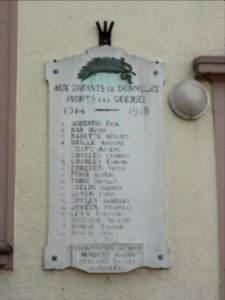 Donnelay (Moselle) plaque monument aux morts