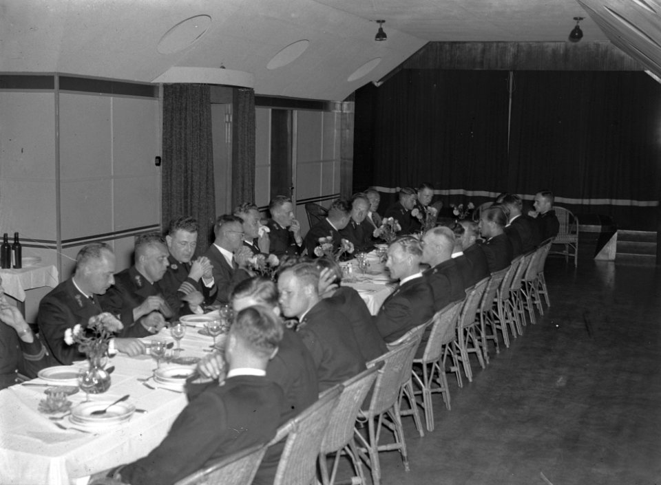Diner marine-officieren, Bestanddeelnr 902-3258