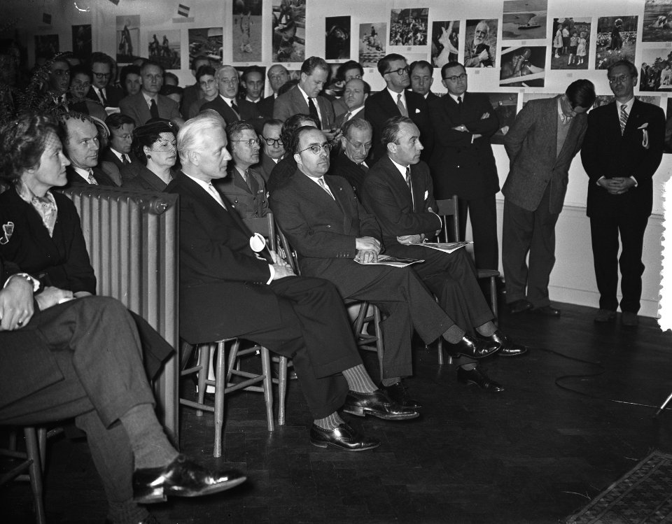 Diner tentoonstelling enz. Vereniging van Fotojournalist World Press foto 1955, Bestanddeelnr 907-4796