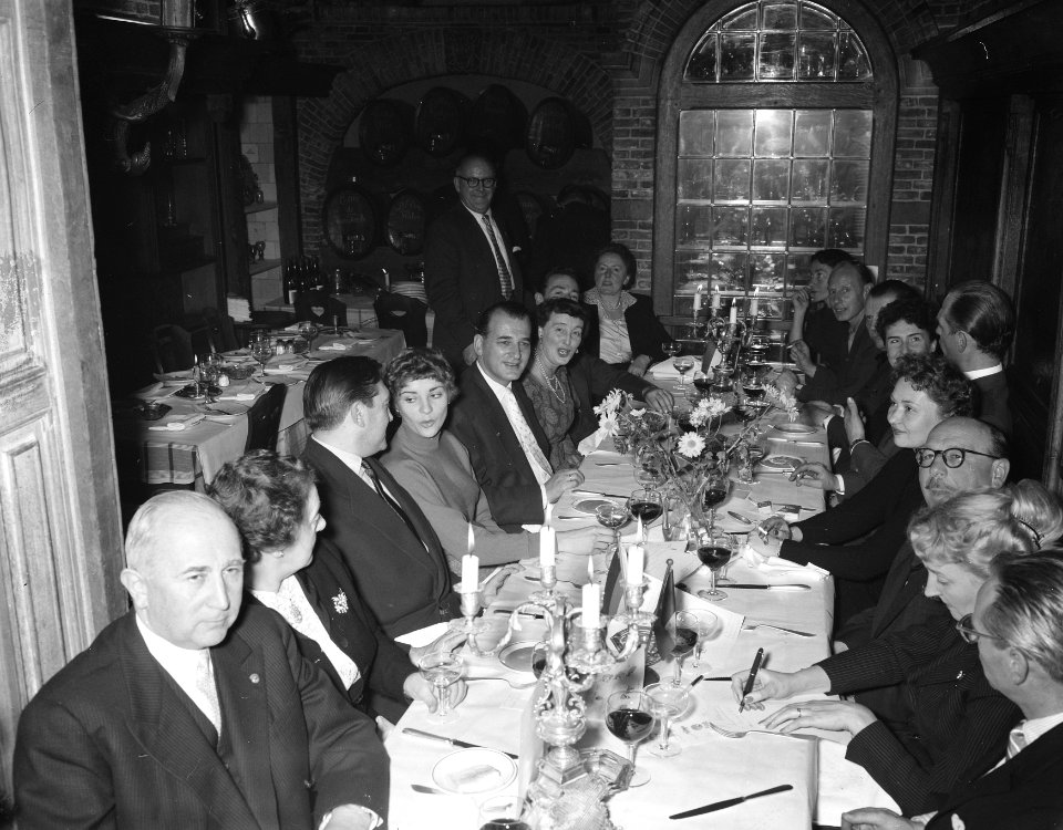 Diner tentoonstelling enz. Vereniging van Fotojournalist World Press foto 1955, Bestanddeelnr 907-4785