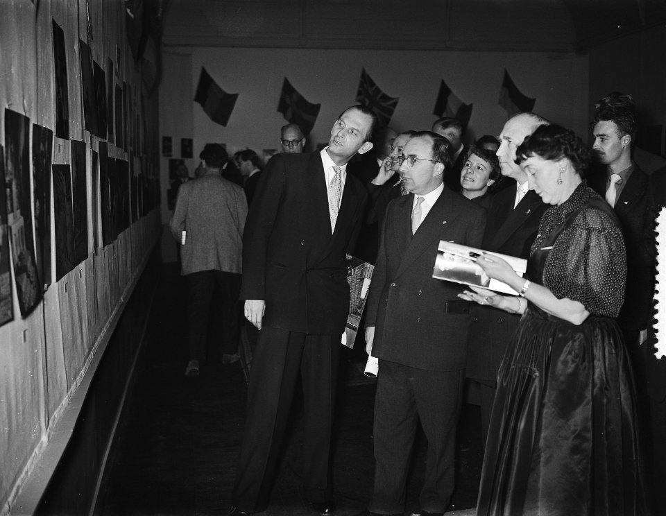 Diner tentoonstelling enz. Vereniging van Fotojournalist World Press foto 1955, Bestanddeelnr 907-4789