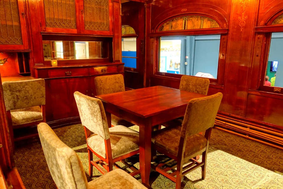 Dining Room - Wisconsin Railroad Car, Pullman Company, 1905 - Circus Museum - John and Mable Ringling Museum of Art - Sarasota, FL - DSC00444