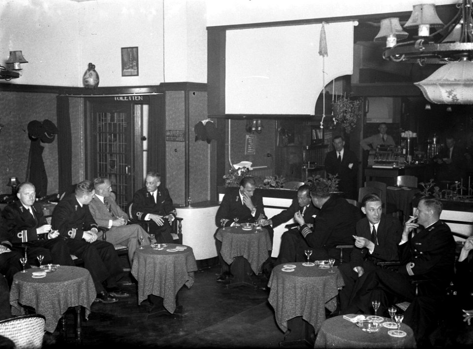 Diner marine-officieren, Bestanddeelnr 902-3251