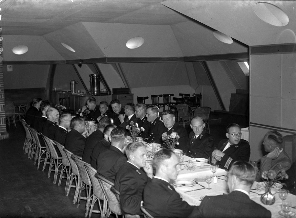 Diner marine-officieren, Bestanddeelnr 902-3250