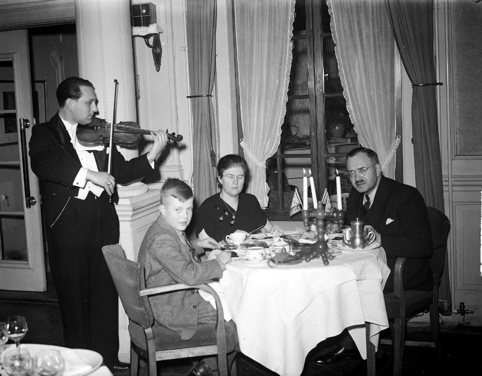 Diner directie Pays Bas te Utrecht, Bestanddeelnr 903-1614