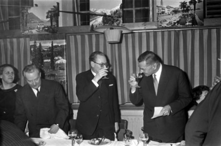 Diner in Chalet Suisse , opdracht Zwitsers Verkeersburea, Bestanddeelnr 918-9808