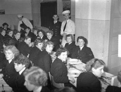Diner bij Marvas Kattenburg, Bestanddeelnr 904-3575