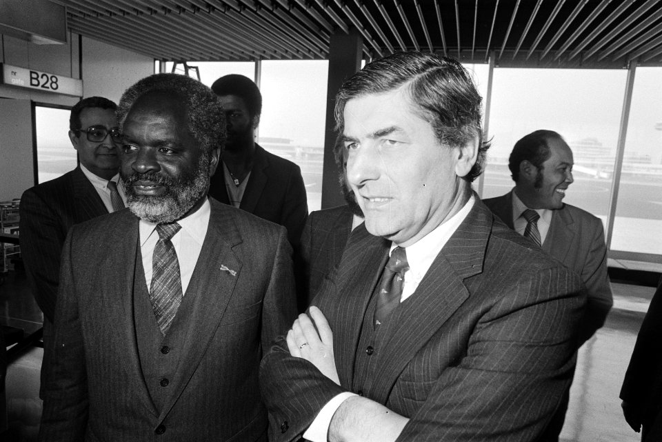Don Martina (l) en premier Lubbers, Bestanddeelnr 932-5203