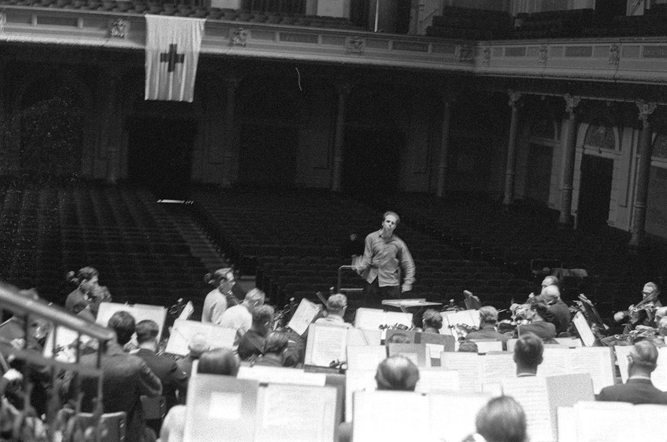Donald Johanos gastdirigent Concertgebouworkest, tijdens de repetitie, Bestanddeelnr 914-8473