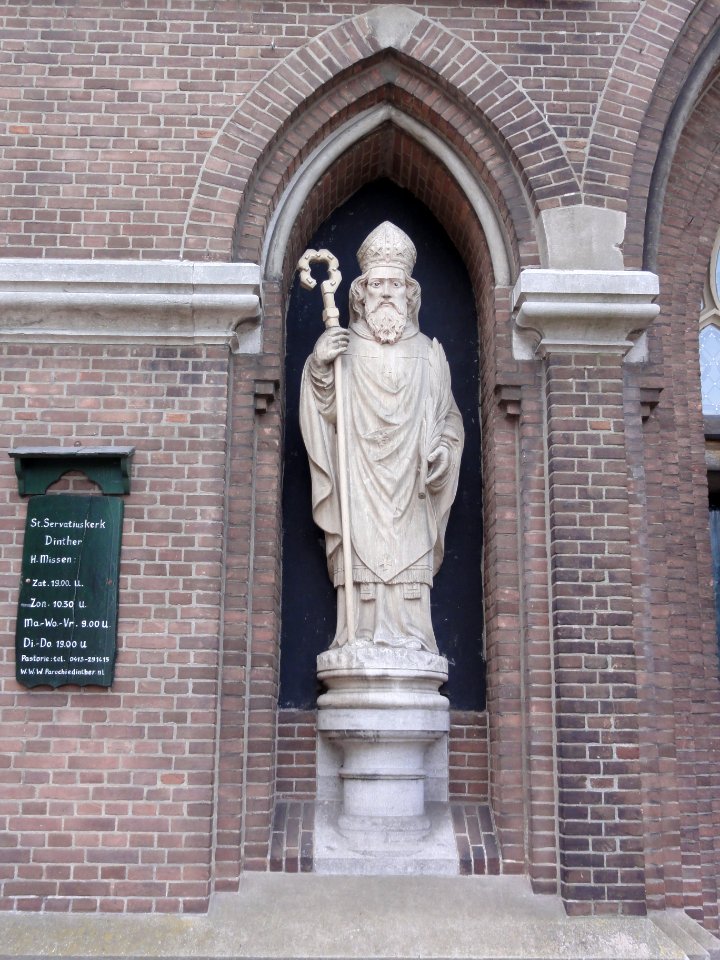 Dinther (Bernheze) Rijksmonument 520589 Servatiuskerk, gevelbeeld St.Servatius