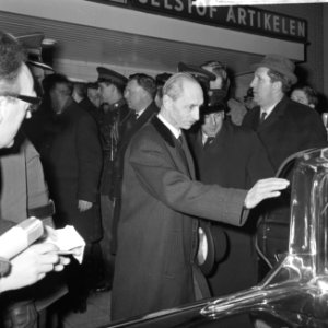 Don Carlos en Prins Xavier vanaf Schiphol naar Parijs teruggekeerd, Prins Xavier, Bestanddeelnr 916-2786