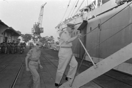 Dinsdagmorgen arriveerde te Tandjong Priok het m.s. „Waterman met aan boord afl, Bestanddeelnr 1666-2-1