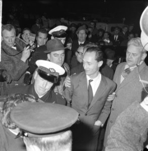 Don Carlos en Prins Xavier vanaf Schiphol naar Parijs teruggekeerd, Don Carlos t, Bestanddeelnr 916-2784